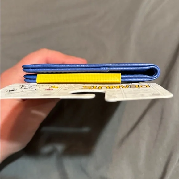 Peanuts Snoopy Passport Cover - Picture 12 of 12